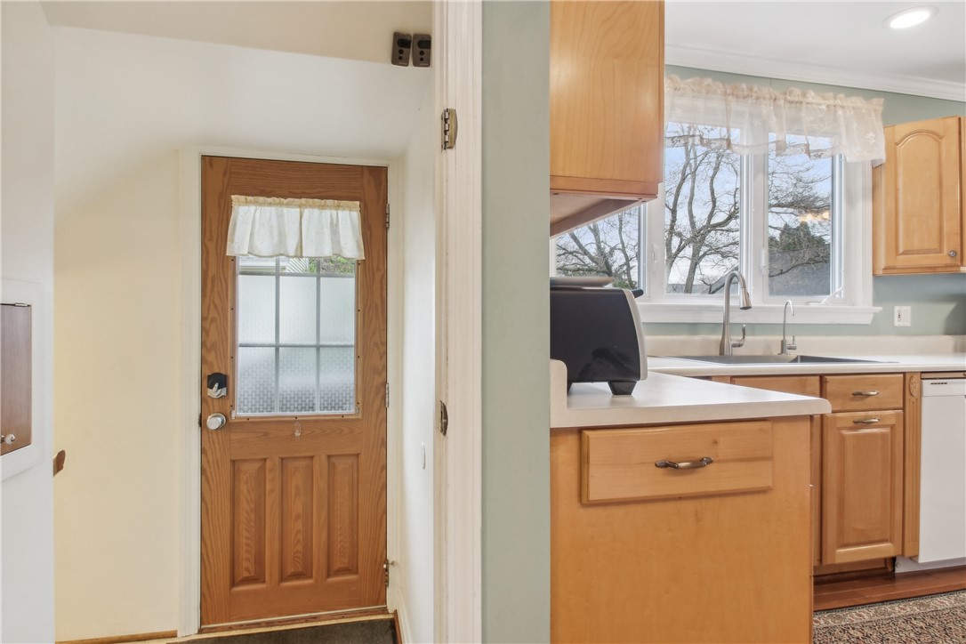 64 Hermitage Road, Irondequoit, New York image 10