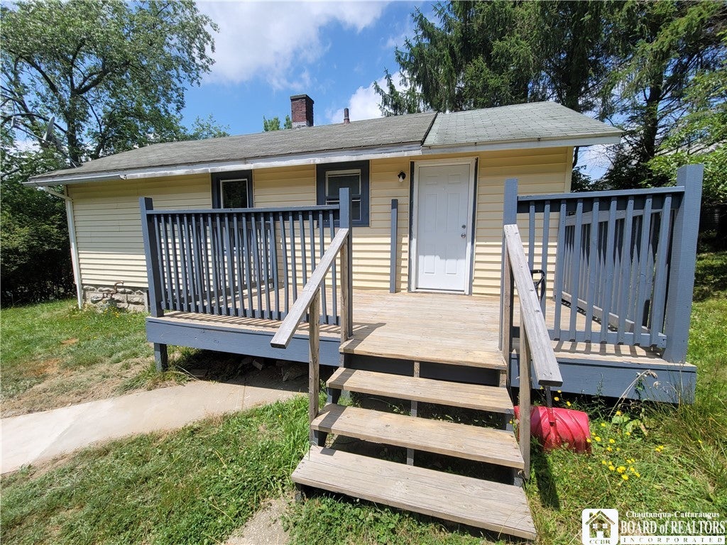 Photo of 131 Elam Avenue, Jamestown, NY 14701 (MLS # R1697197)