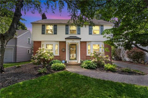 Homes For Sale - 27 Covington Road<br/> Irondequoit, NY 14617
