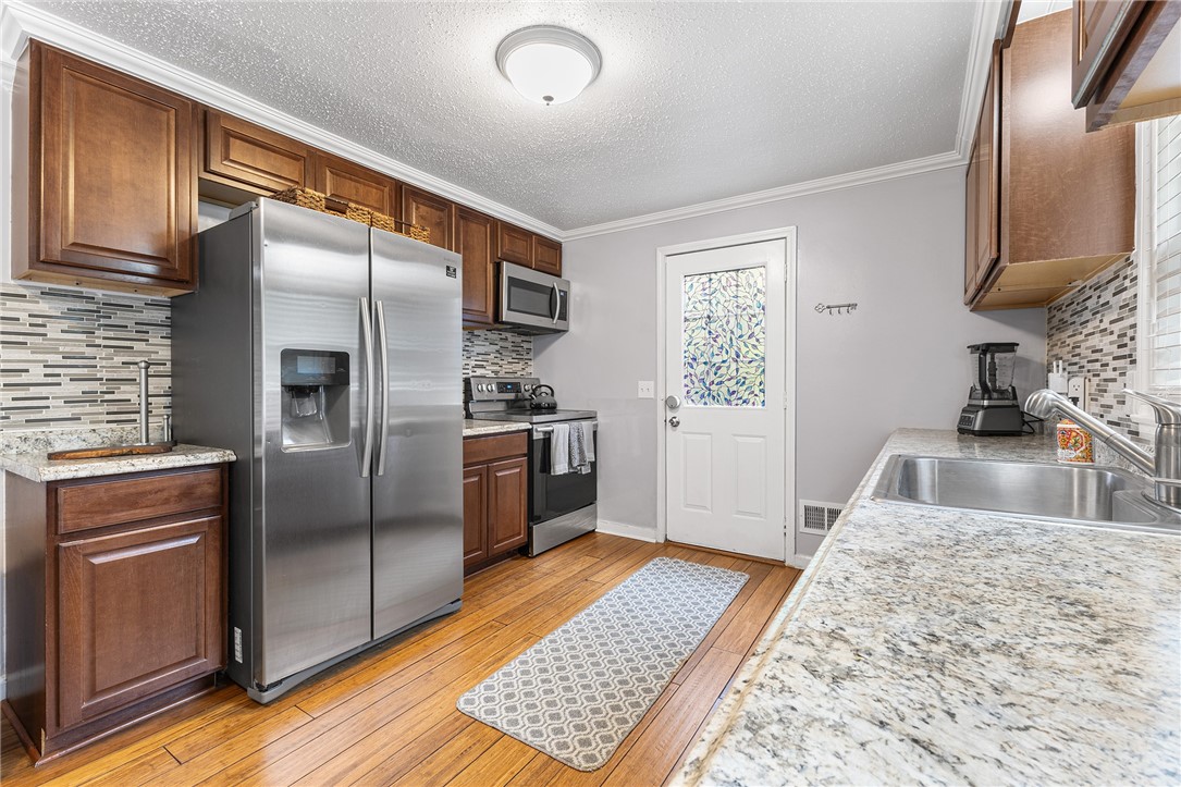 56 Camelot Drive, Henrietta, New York image 7
