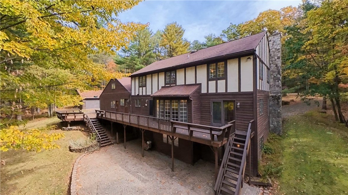 2697 White Oaks Drive