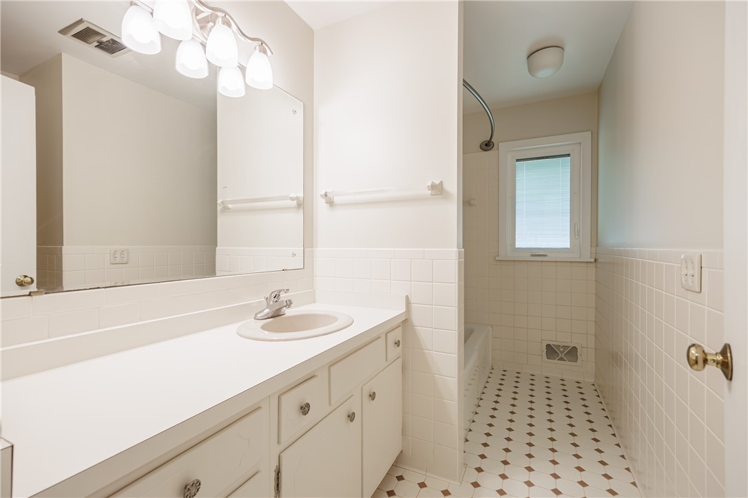 790 Oakridge Drive, Irondequoit, New York image 22