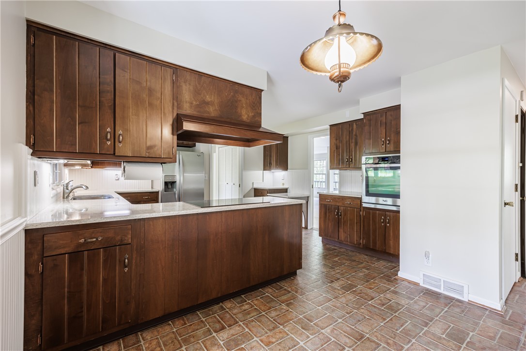 790 Oakridge Drive, Irondequoit, New York image 11