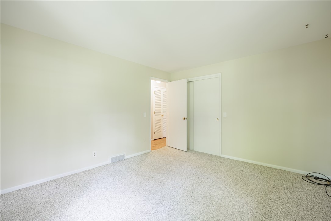 790 Oakridge Drive, Irondequoit, New York image 23