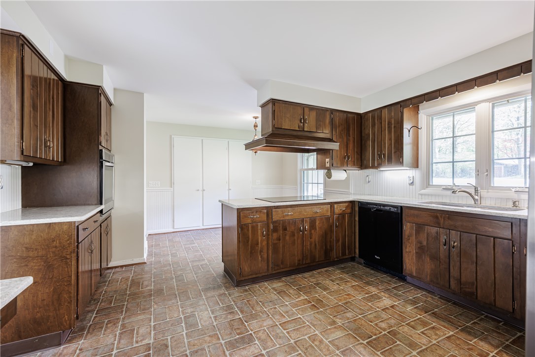 790 Oakridge Drive, Irondequoit, New York image 10
