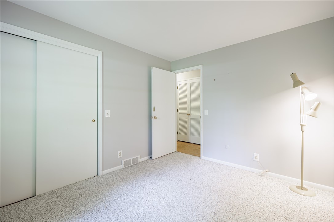 790 Oakridge Drive, Irondequoit, New York image 20