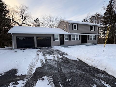 Photo of 45 Hillview Drive, Norwich, NY 13815 (MLS # R1654140)