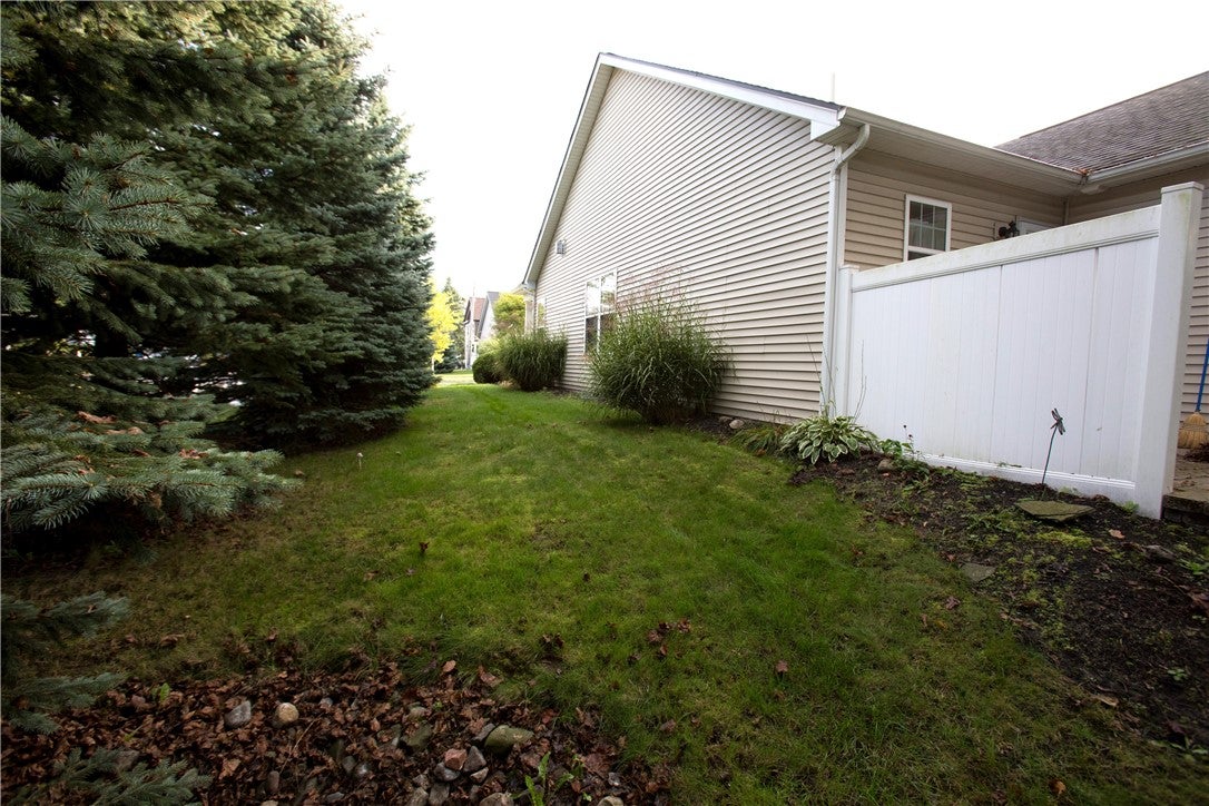 3 Brookscrest Way