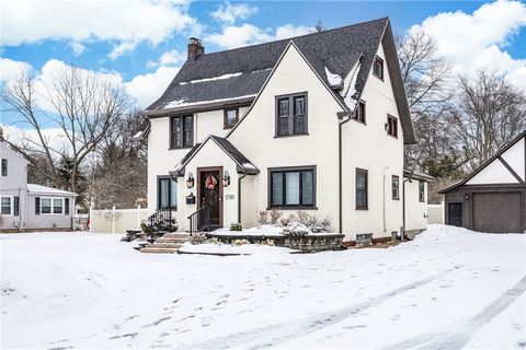 Homes For Sale - 1700 N Winton Road<br/> Irondequoit, NY 14609