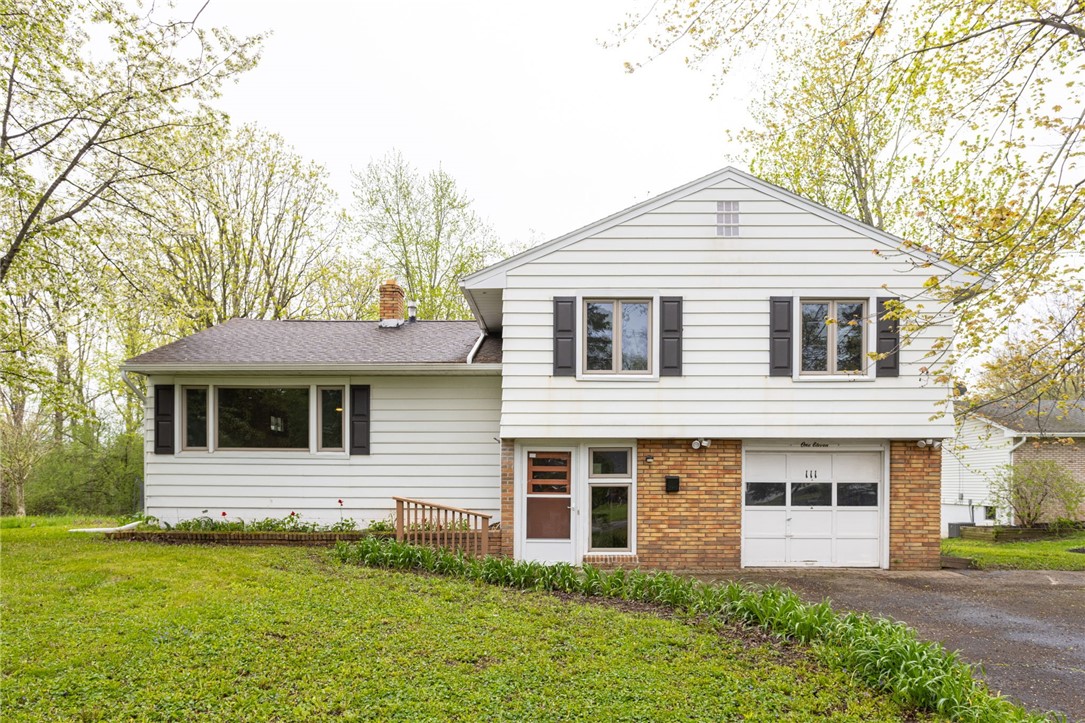 111 Brooklea Drive, Gates, New York image 1
