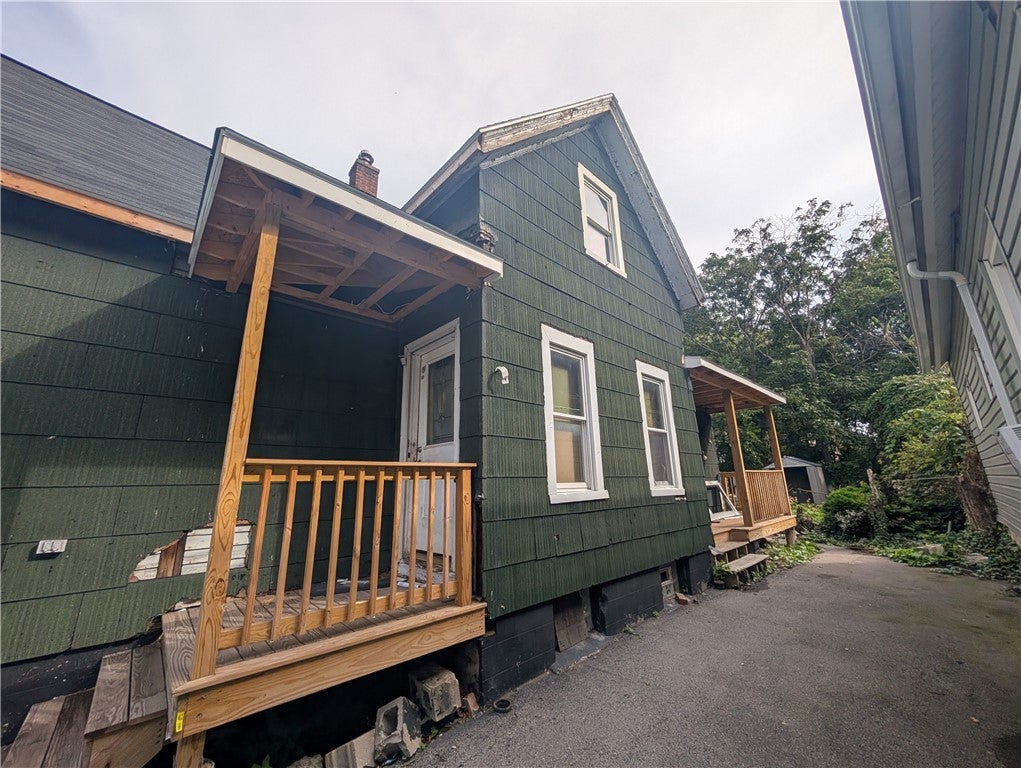 42 Roth Street