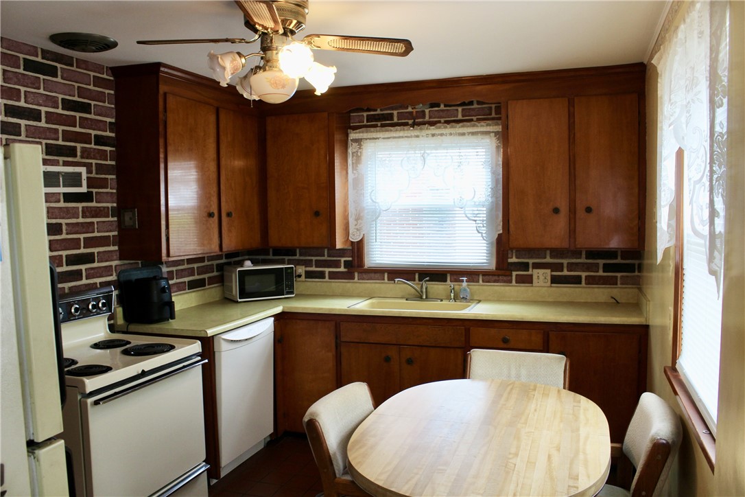 311 N Rogers Parkway, Irondequoit, New York image 8