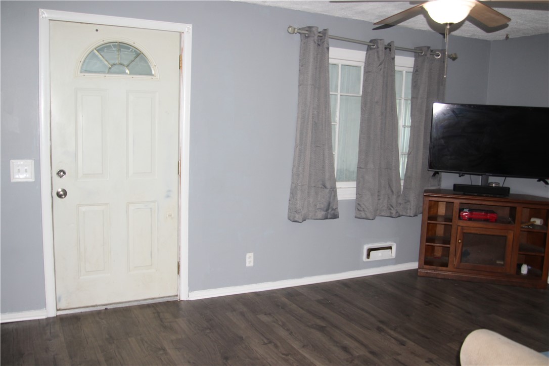 271 Leonard Road