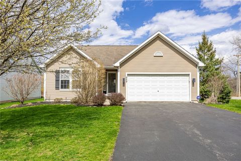 Homes For Sale - 929 Surrey Hill Way<br/> Henrietta, NY 14623