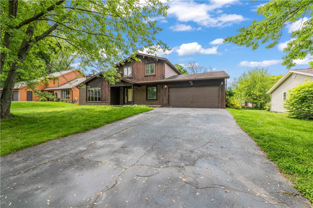 33 Wayne Drive, Greece, New York image 1