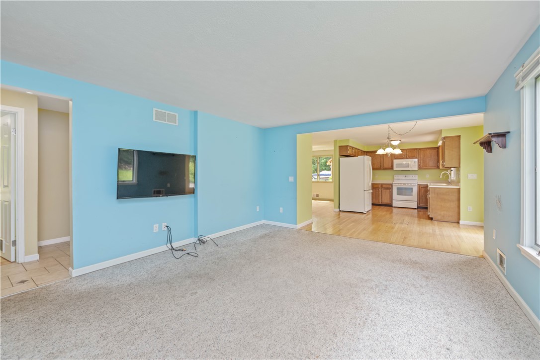 33 Wayne Drive, Greece, New York image 13
