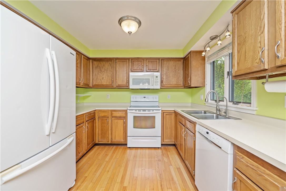 33 Wayne Drive, Greece, New York image 9