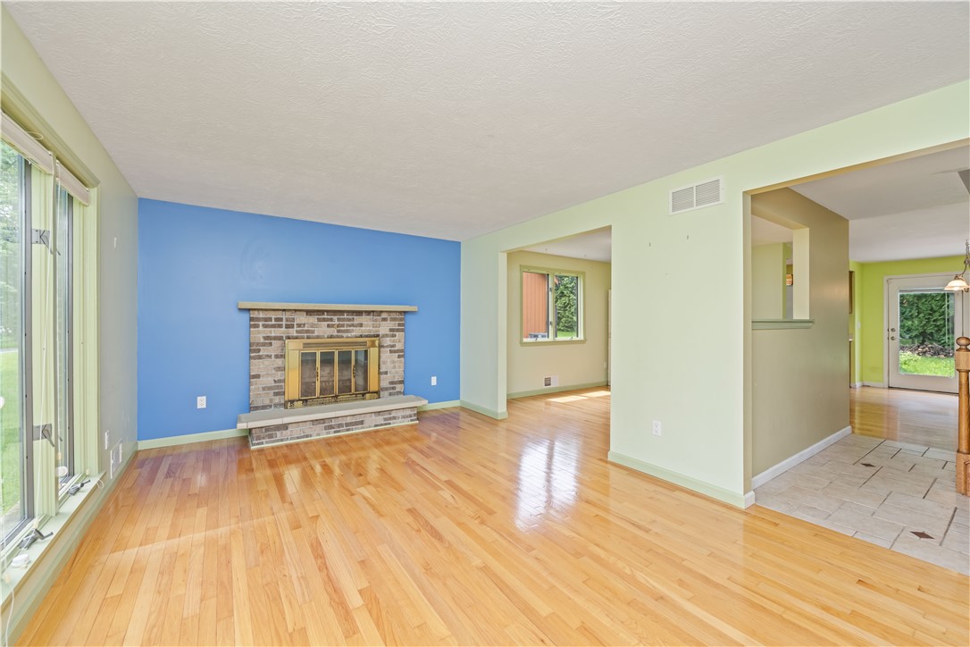33 Wayne Drive, Greece, New York image 4