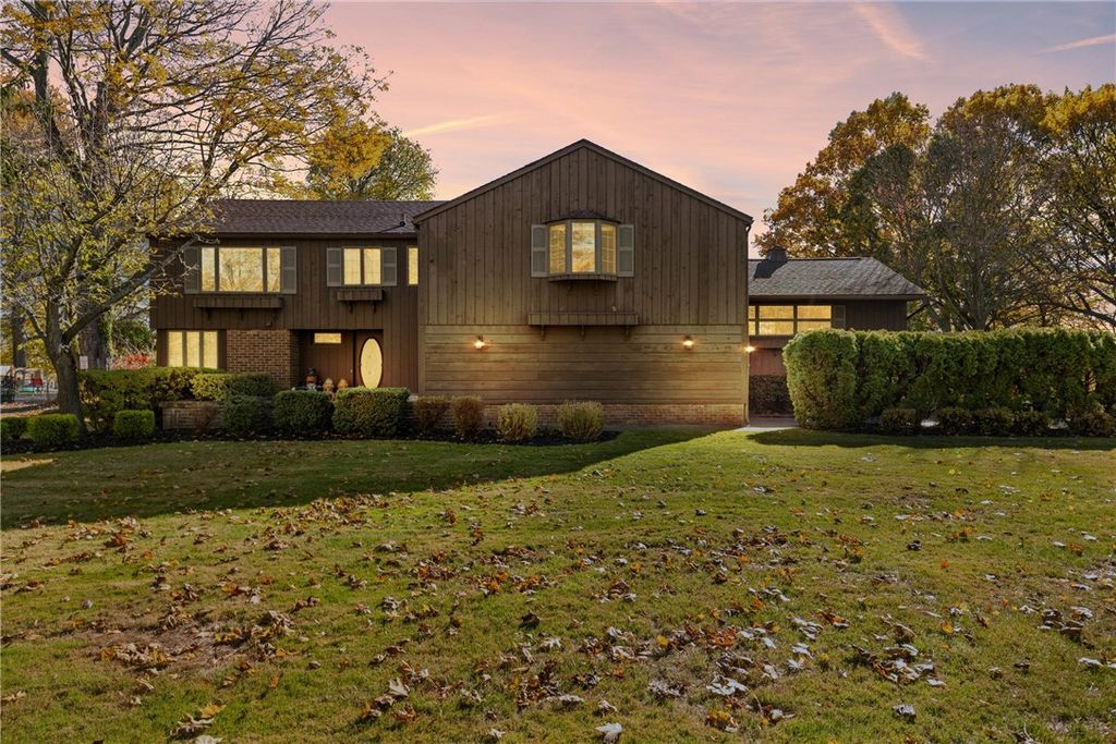 Photo of 135 Orchard Park Boulevard, Irondequoit, NY 14609 (MLS # R1669025)