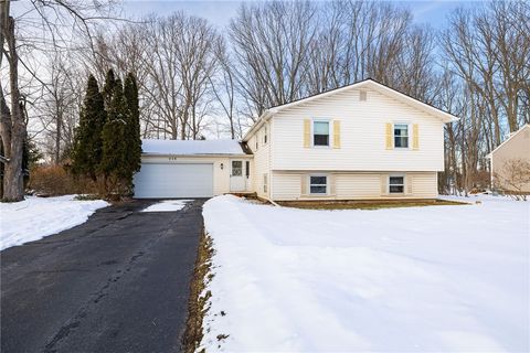 Homes For Sale - 439 Tara Lane<br/> Webster, NY 14580