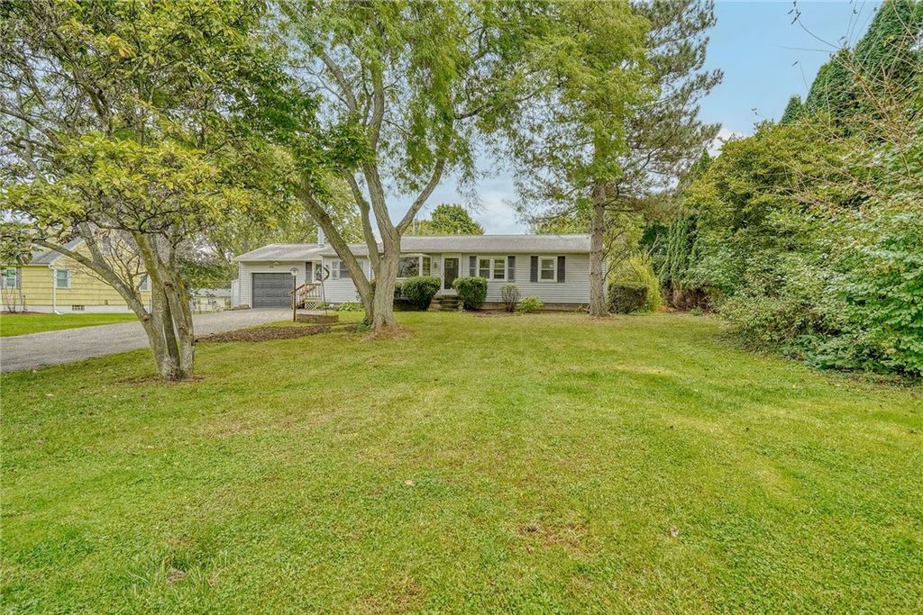 Photo of 24 Elaine Drive, Henrietta, NY 14623 (MLS # R1659092)
