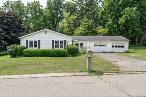 Homes For Sale - 3 Crescent Place<br/> Allegany County, Almond, NY 14804