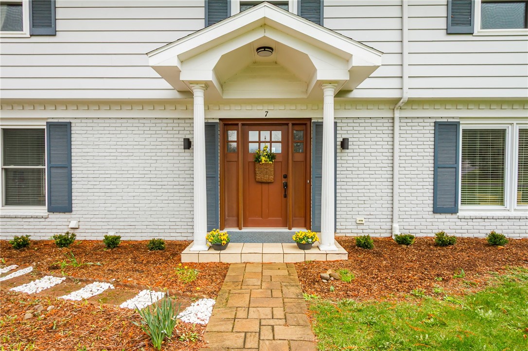 7 Falconbridge Drive