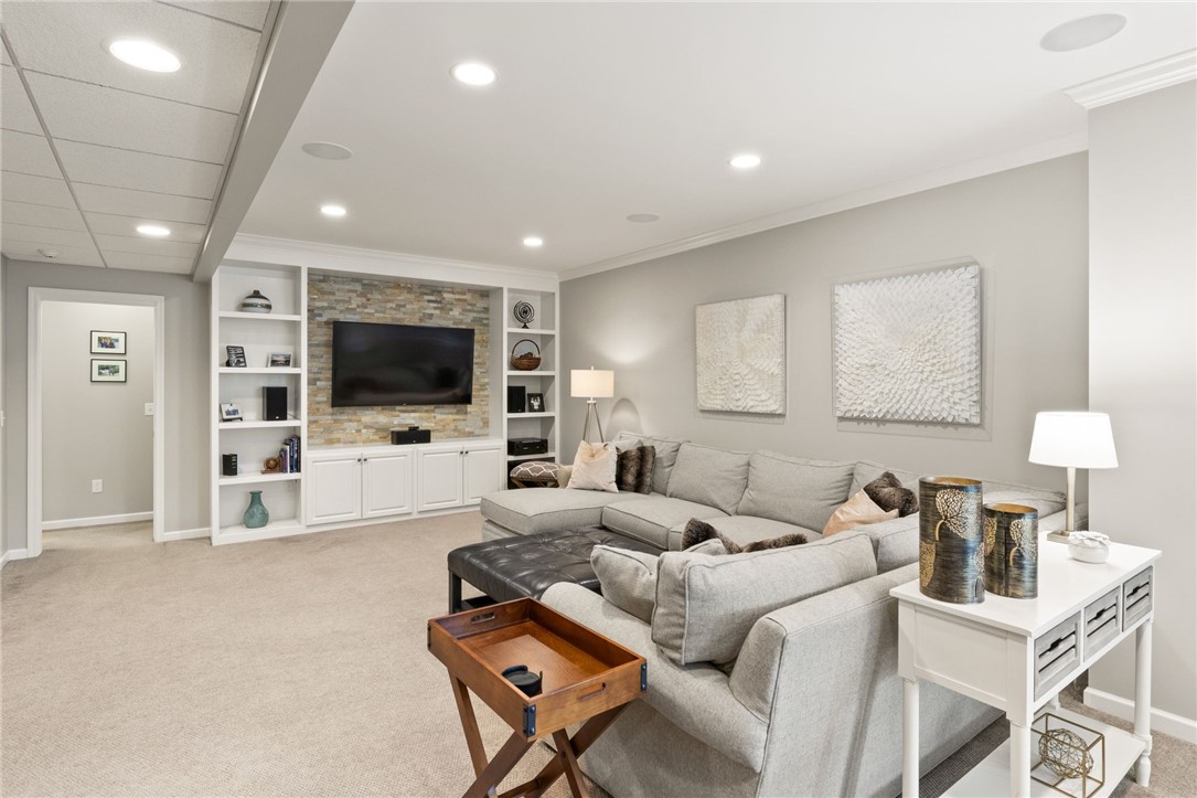 93 Coventry Ridge, Pittsford, New York image 32