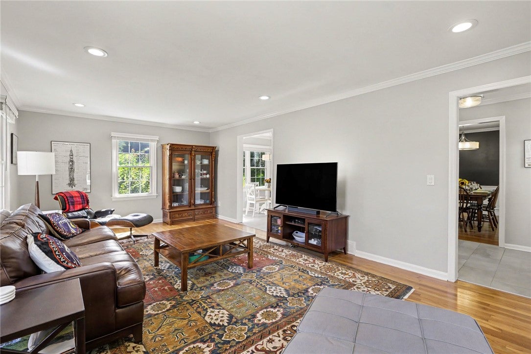 20 Crow Hill Dr