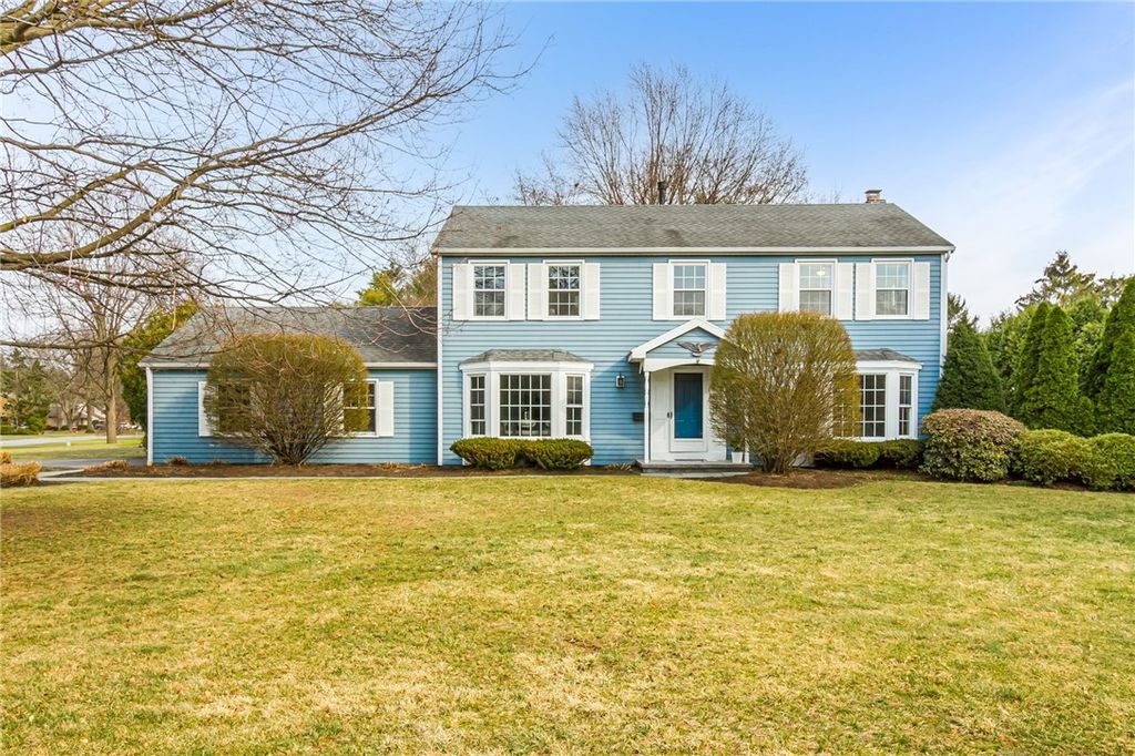 Photo of 1 Hunters Pointe, Pittsford, NY 14534 (MLS # R1665542)