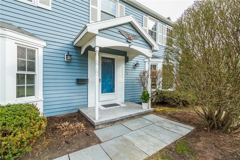 Photo of 1 Hunters Pointe, Pittsford, NY 14534 (MLS # R1665542)