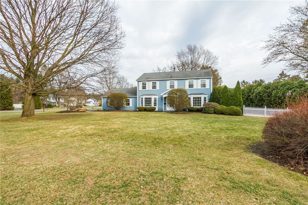 Photo of 1 Hunters Pointe, Pittsford, NY 14534 (MLS # R1665542)