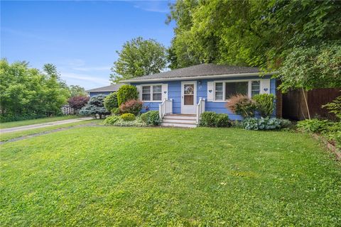 Homes For Sale - 25 Wyncote Avenue<br/> Irondequoit, NY 14609