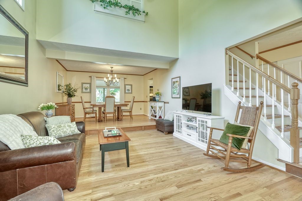 399 Thrushwood Lane