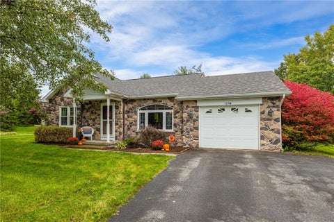 Photo of 1236 Glen Carlyn Dr Drive, Farmington, NY 14425 (MLS # R1718025)