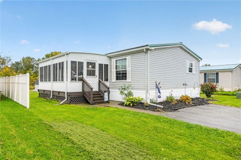 Photo of 951 Cobblestone Court, Clarendon, NY 14470 (MLS # R1718128)