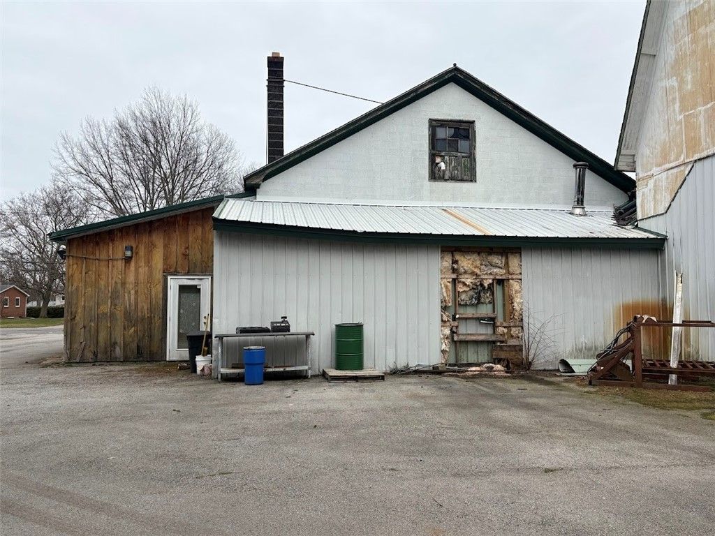 Photo of 699 Five Mile Line Road Road, Webster, NY 14580 (MLS # R1675406)