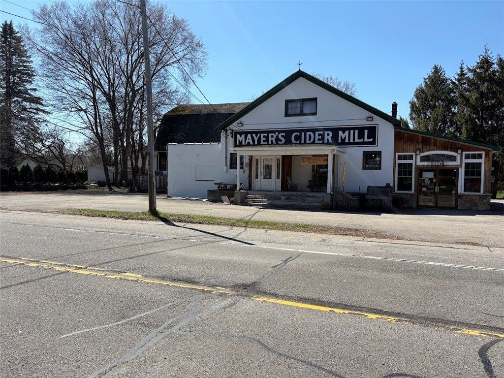 Photo of 699 Five Mile Line Road Road, Webster, NY 14580 (MLS # R1675406)