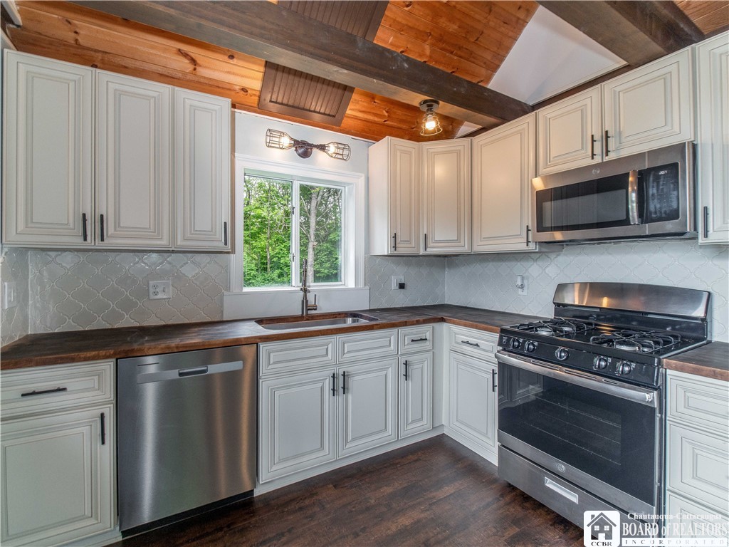 1581 Quaint Road, Poland, New York image 8