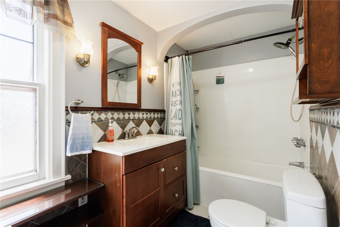 1039 Winona Boulevard, Irondequoit, New York image 31