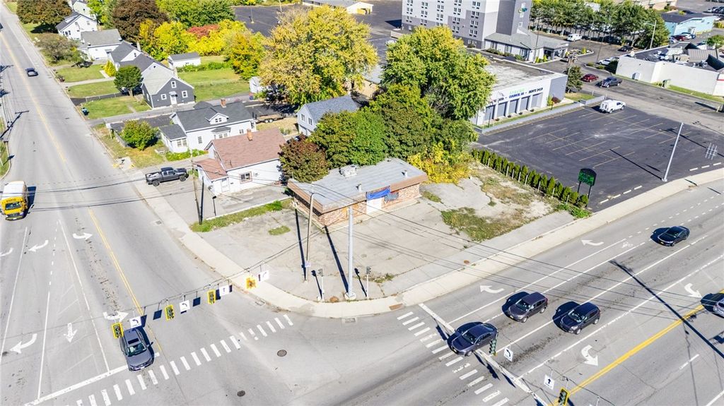 Photo of 2032 Lyell Avenue, Gates, NY 14606 (MLS # R1646711)