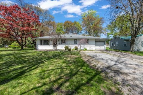 Homes For Sale - 178 Meadowdale Drive<br/> Monroe County, Gates, NY 14624