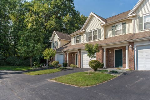 Townhouse For Rent - 744 Royal Sunset Drive<br/> Monroe County, Webster, NY 14580