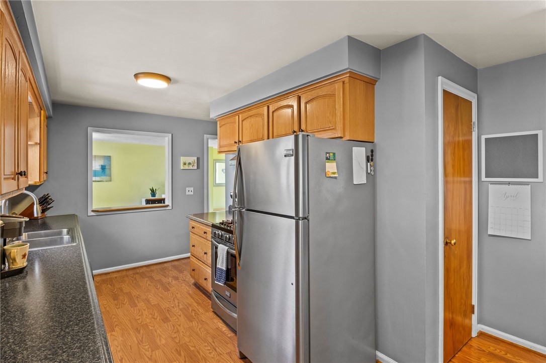 511 Glenview Court, Webster, New York image 7