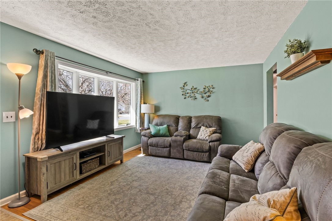 511 Glenview Court, Webster, New York image 3