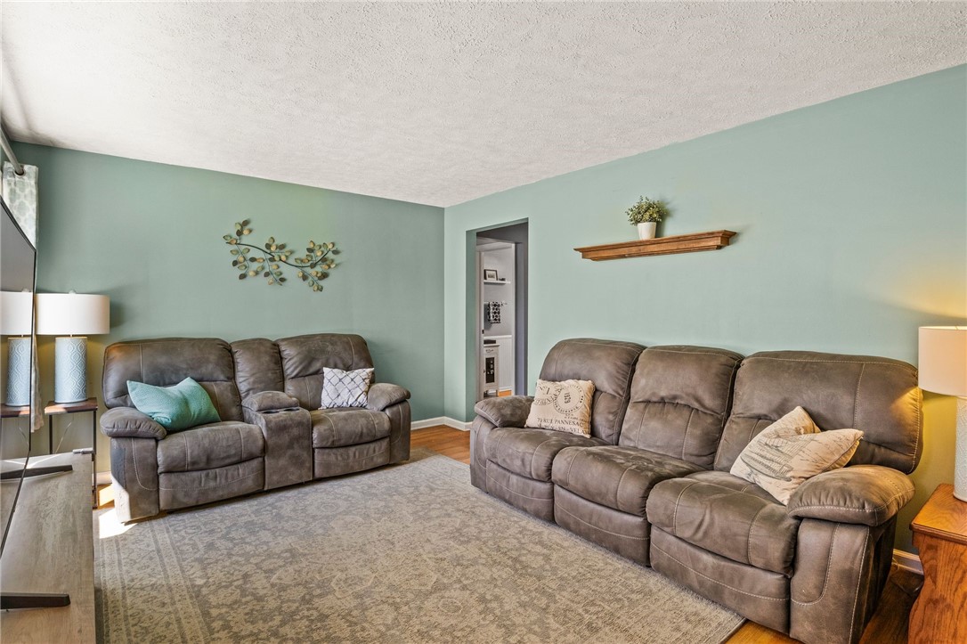 511 Glenview Court, Webster, New York image 4