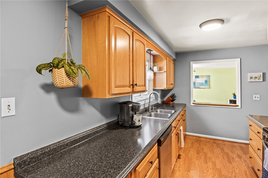 511 Glenview Court, Webster, New York image 8