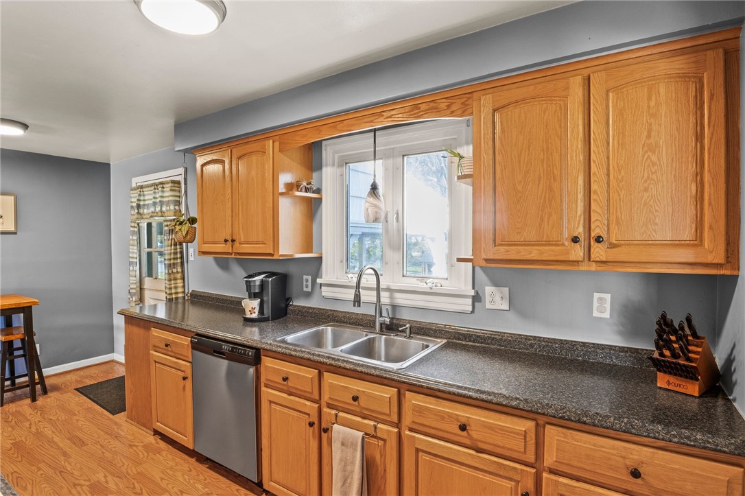 511 Glenview Court, Webster, New York image 5