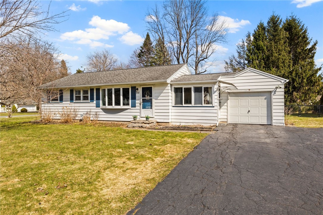 511 Glenview Court, Webster, New York image 1