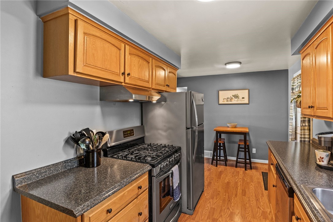 511 Glenview Court, Webster, New York image 6